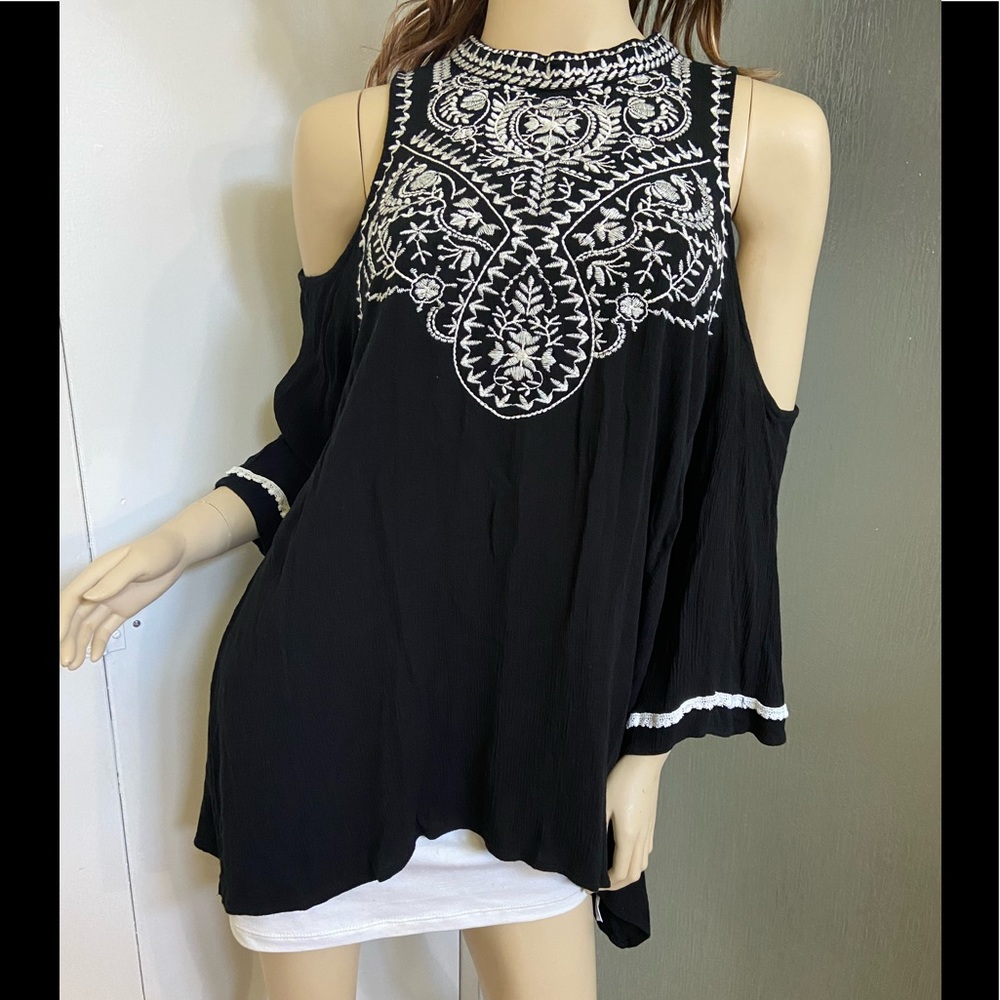 new Xhilaration embroider cold shoulder blouse shirt top black white loose comfy